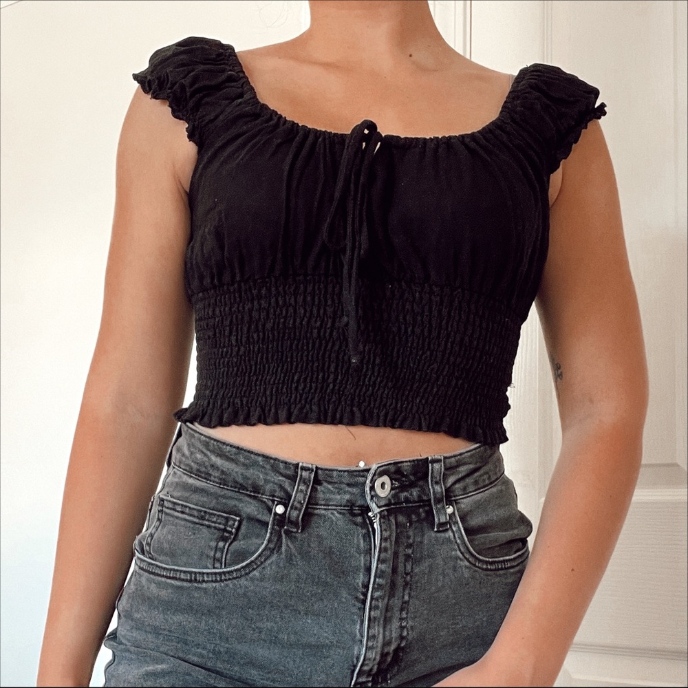 black Kendall and Kylie cropped blouse